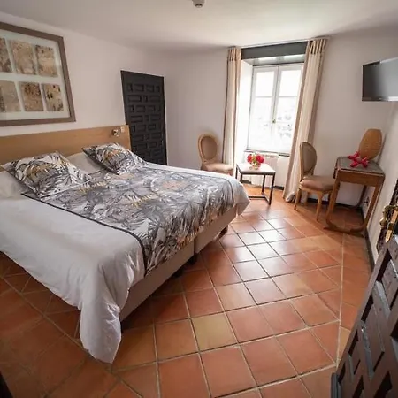 Chateau De Longcol Hotel 4*