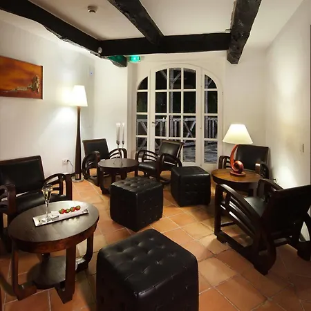 Chateau De Longcol 4*