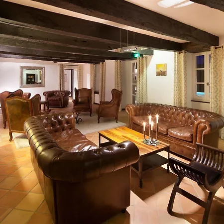 Chateau De Longcol Hotel 4*