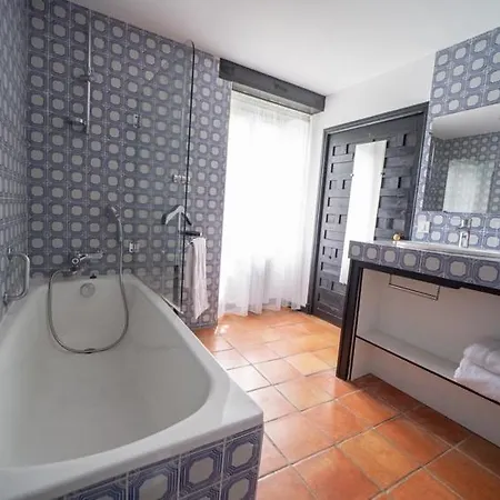 拉昂克尔城堡酒店